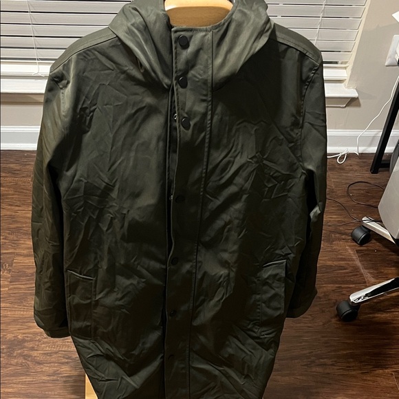 Banana Republic Men's Dark Green Raincoat - Picture 7 of 7